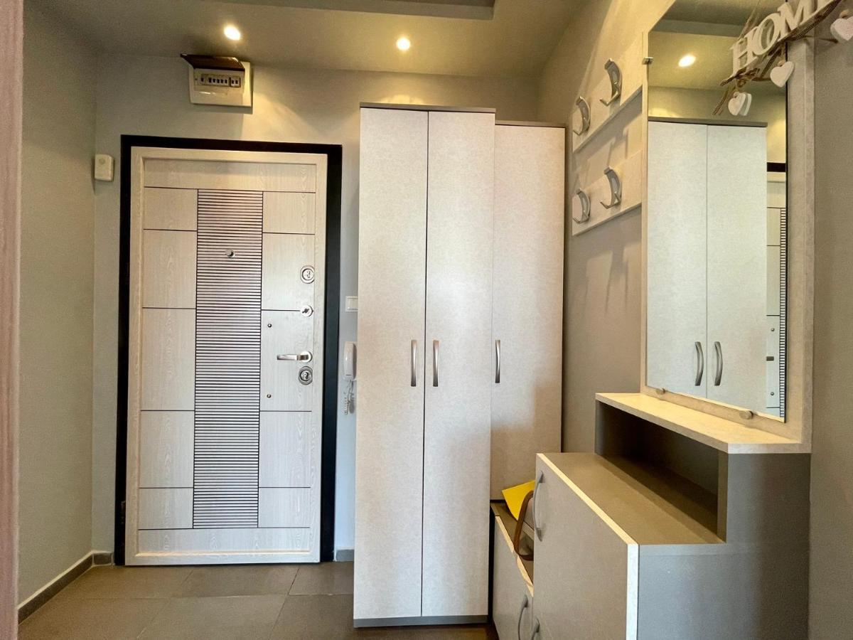 Апартамент Чаролит / Apartment Charoite Burgas Exterior photo